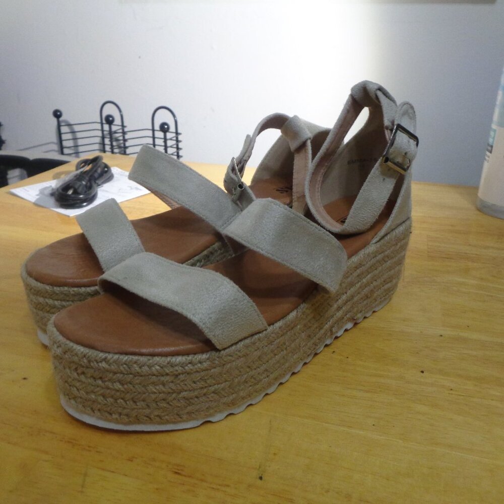 AWS Wedge Sz 11 NWOT